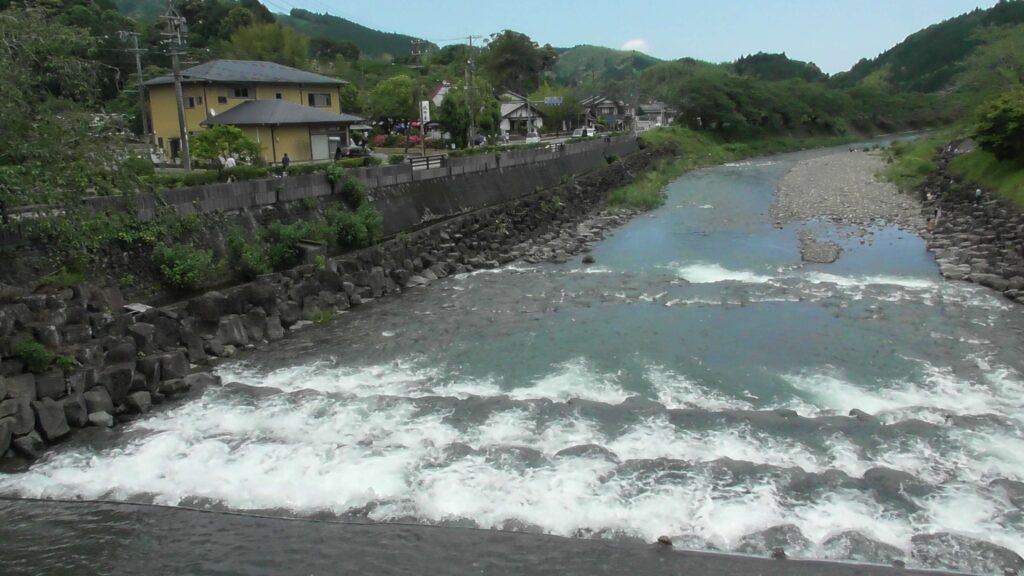 朝比奈川